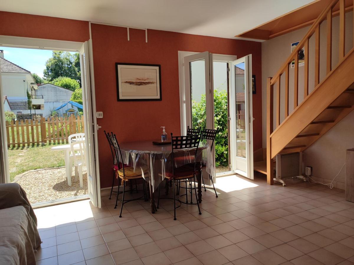 Orsay, 300m Rer Holiday home Orsay